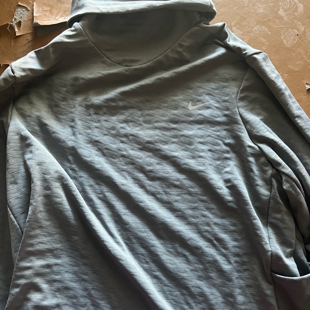 Women’s Large Nike Thermal  shirt